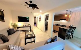 Departamento Centrico Y Moderno En Cancun.